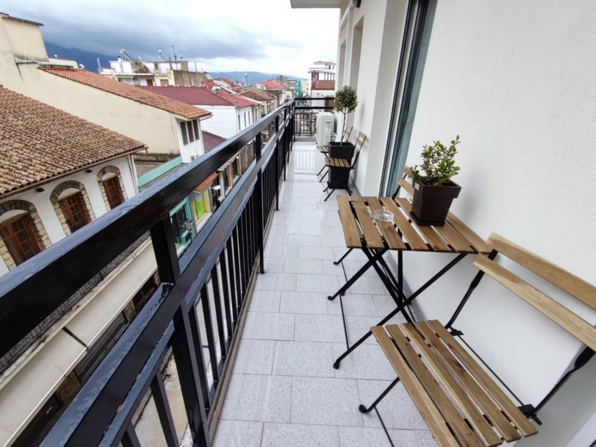 Wood & White Apartment In Historic Center With 2 Bedrooms Ioannina Bagian luar foto