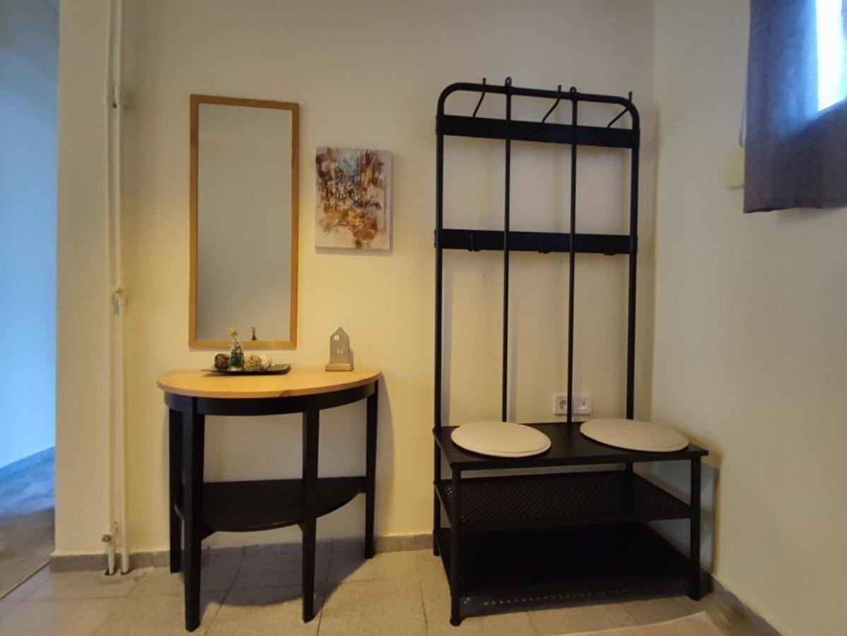 Wood & White Apartment In Historic Center With 2 Bedrooms Ioannina Bagian luar foto