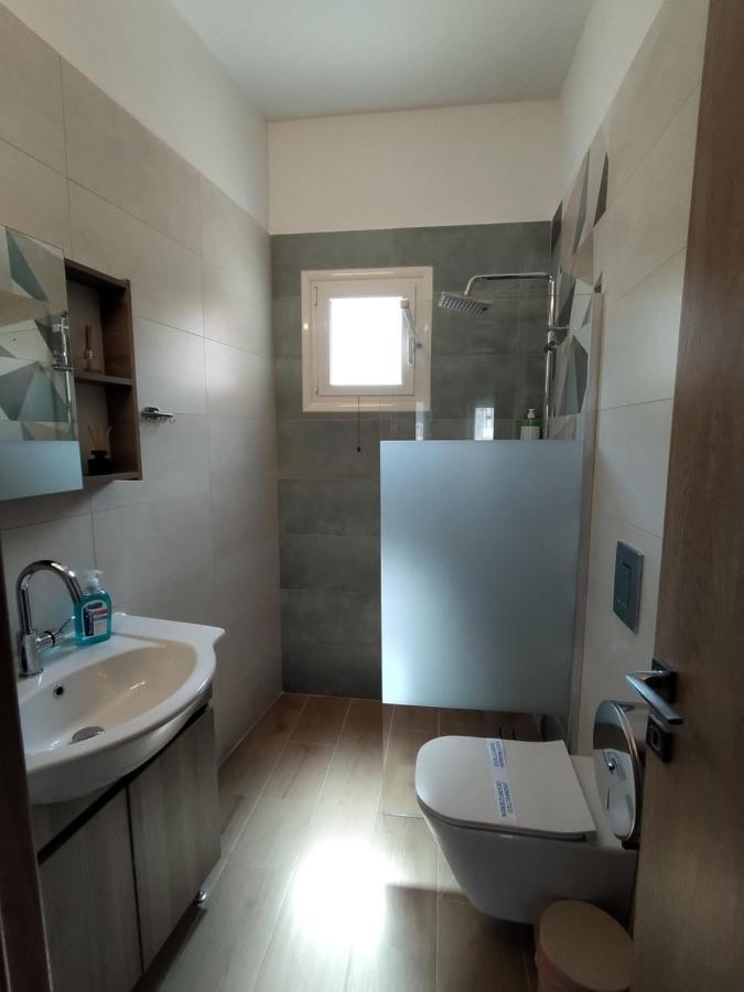 Wood & White Apartment In Historic Center With 2 Bedrooms Ioannina Bagian luar foto